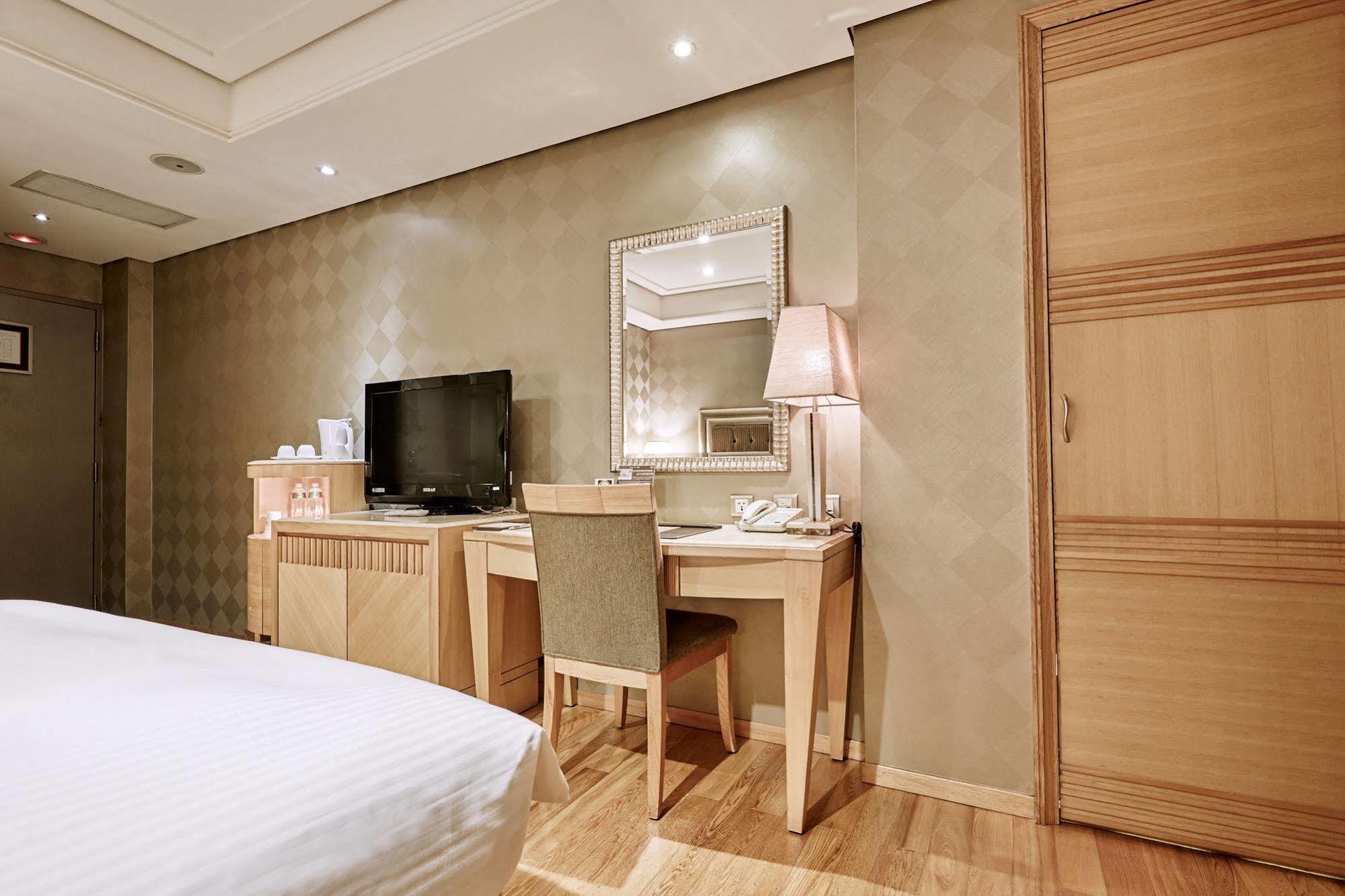 Beauty Hotels - Hsuanmei Boutique Taipei Exterior photo
